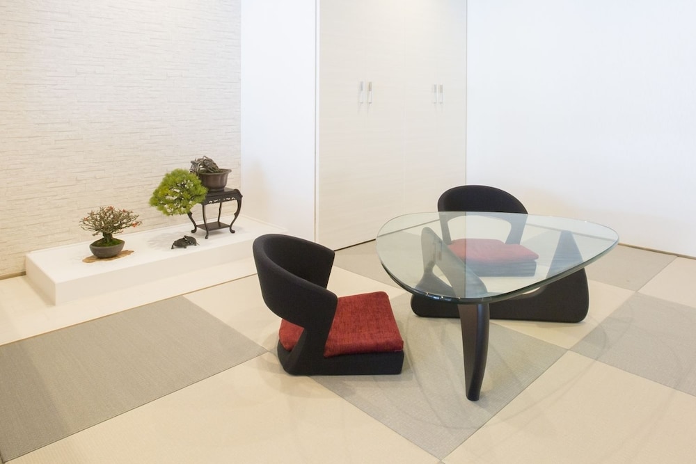 和モダンスイート ラージツイン リビング エリア2 | 鉛温泉 心の刻 十三月