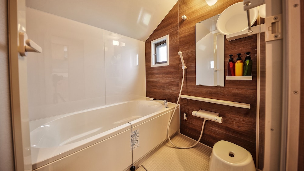 デラックス ツインルーム 禁煙 キッチン バスルーム1 | テラスリゾート北谷 WEST