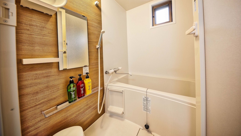 スタンダード ツインルーム 禁煙 バスルーム1 | テラスリゾート北谷 WEST