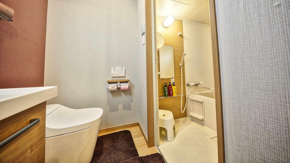 スタンダード ツインルーム 禁煙 バスルームの設備0 | テラスリゾート北谷 WEST