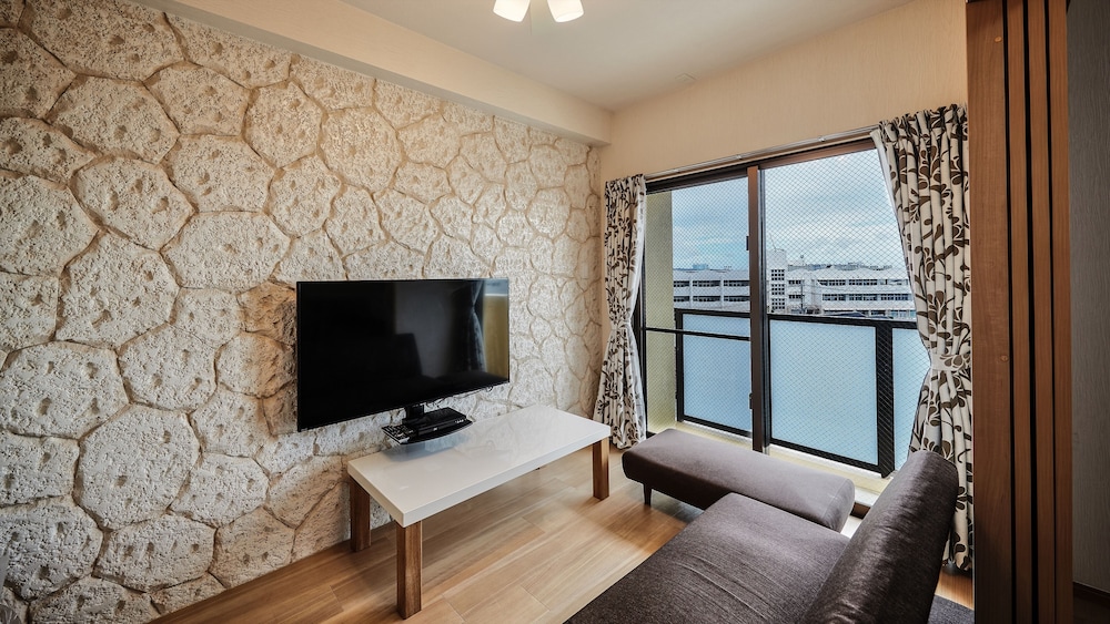 デラックス ツインルーム 禁煙 キッチン リビング エリア0 | テラスリゾート北谷 WEST