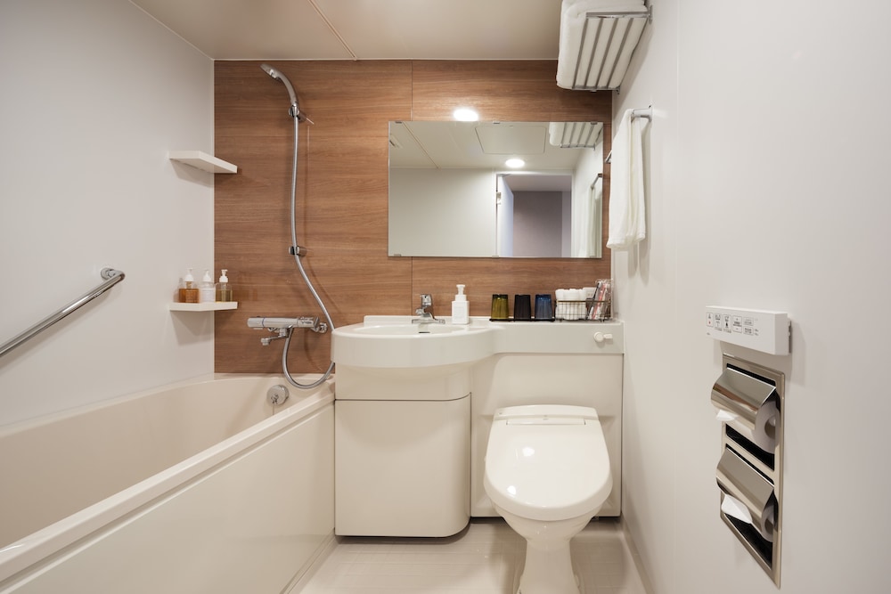 トリプルルーム 禁煙 2名様利用 バスルーム3 | ネストホテル博多駅前