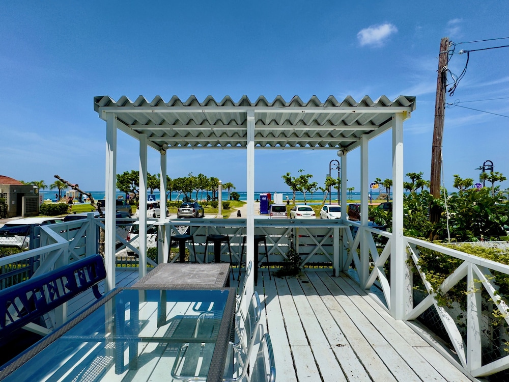 スタンダード コンドミニアム パーシャル オーシャン ビュー ビーチフロント テラス / パティオ1 | アラハリゾート アラパナ