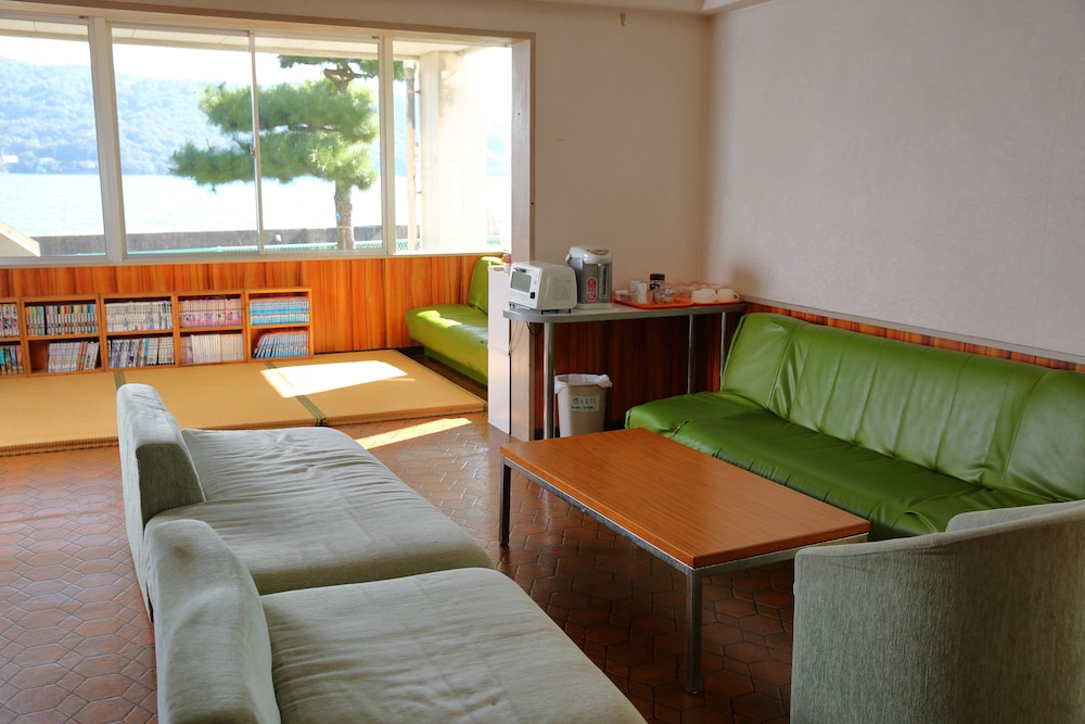 ロビーラウンジ1 | 小豆島オリーブユースホステル ロビーラウンジ1 | 小豆島オリーブユースホステル