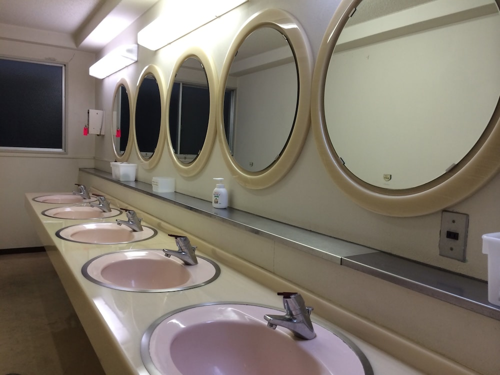 和室 バスルームのシンク0 | 小豆島オリーブユースホステル