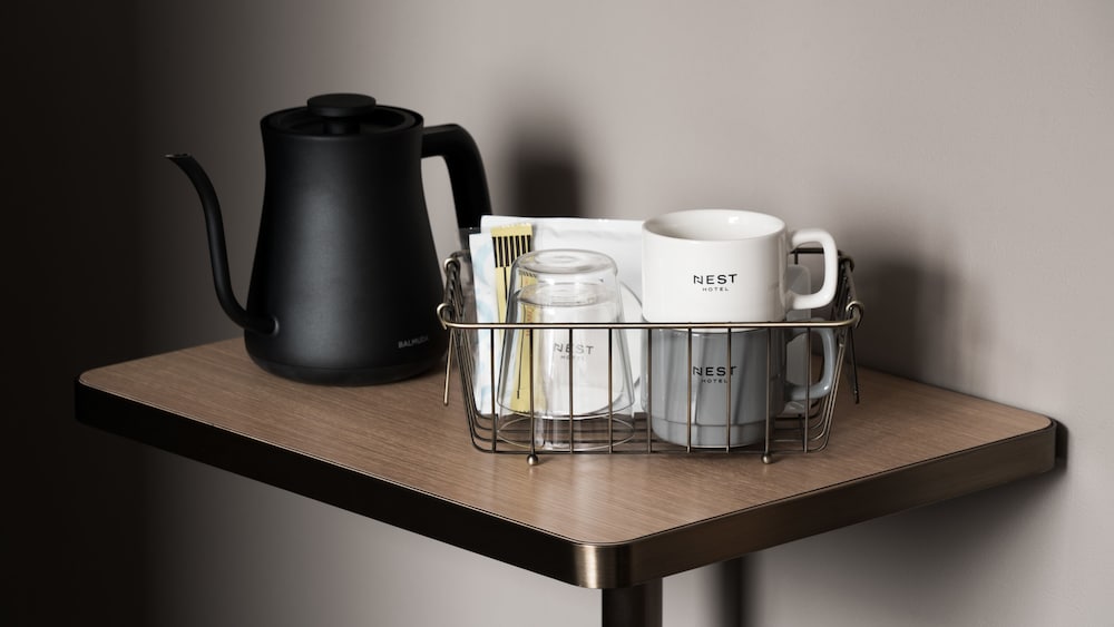 エコノミー ダブルルーム セミダブルベッド 1 台 コーヒー / コーヒーメーカー0 | ネスト ホテル 東京 半蔵門