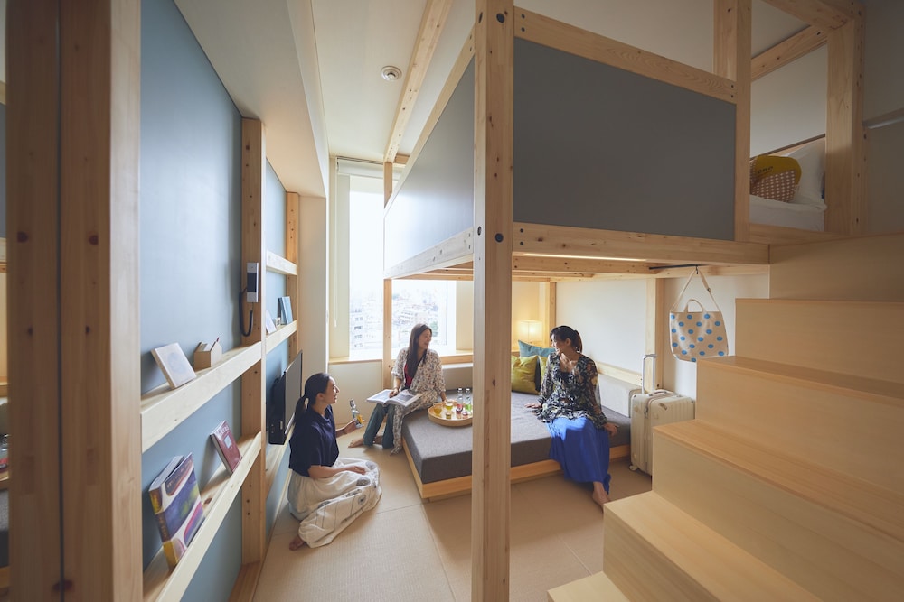 YAGURA Room リビング エリア4 | OMO5 東京大塚 by 星野リゾート
