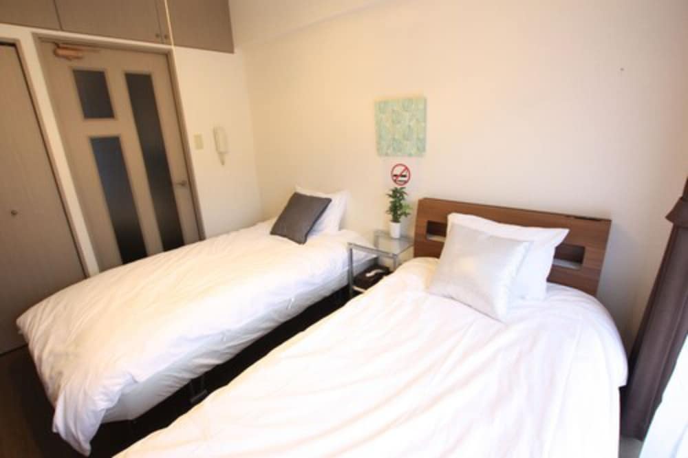 ツインルーム (Sofa bed and Single bed) 客室0 | Forest Inn Fukuoka