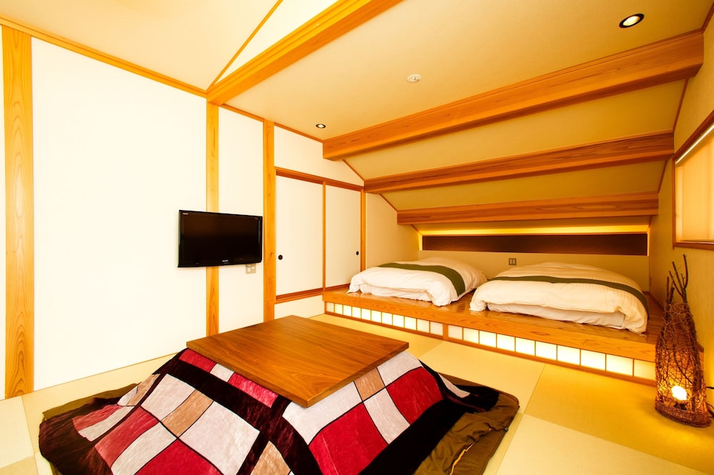 【黒姫】和室８帖＋ツインベッド＜シャワーブース付＞ 客室2 | 旅館 おかやま