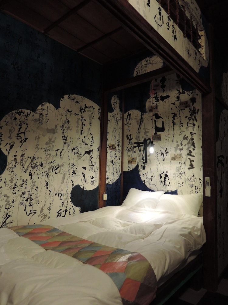 ツインルーム 共用バスルーム (月の間) 客室3 | Villa Sacra