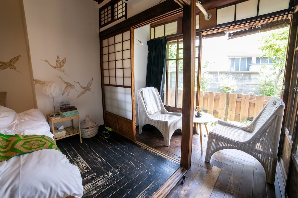 ベーシック ダブルまたはツインルーム 共用バスルーム 客室21 | Villa Sacra