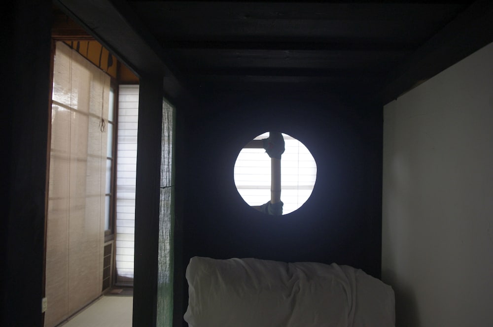 ツインルーム 共用バスルーム (虎の間) 客室2 | Villa Sacra
