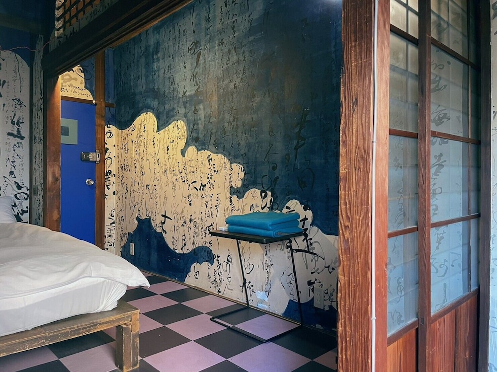 ツインルーム 共用バスルーム (月の間) 客室9 | Villa Sacra