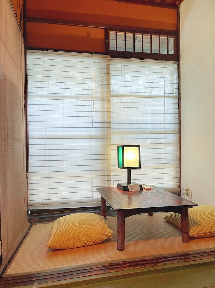 ツインルーム 共用バスルーム (虎の間) 客室6 | Villa Sacra