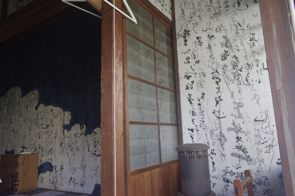 ツインルーム 共用バスルーム (月の間) 客室1 | Villa Sacra