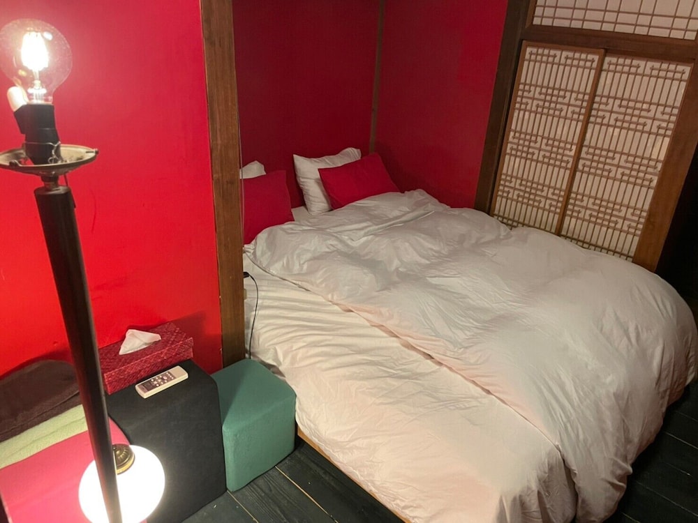 スタンダード ダブルまたはツインルーム 共用バスルーム (華の間) 客室8 | Villa Sacra