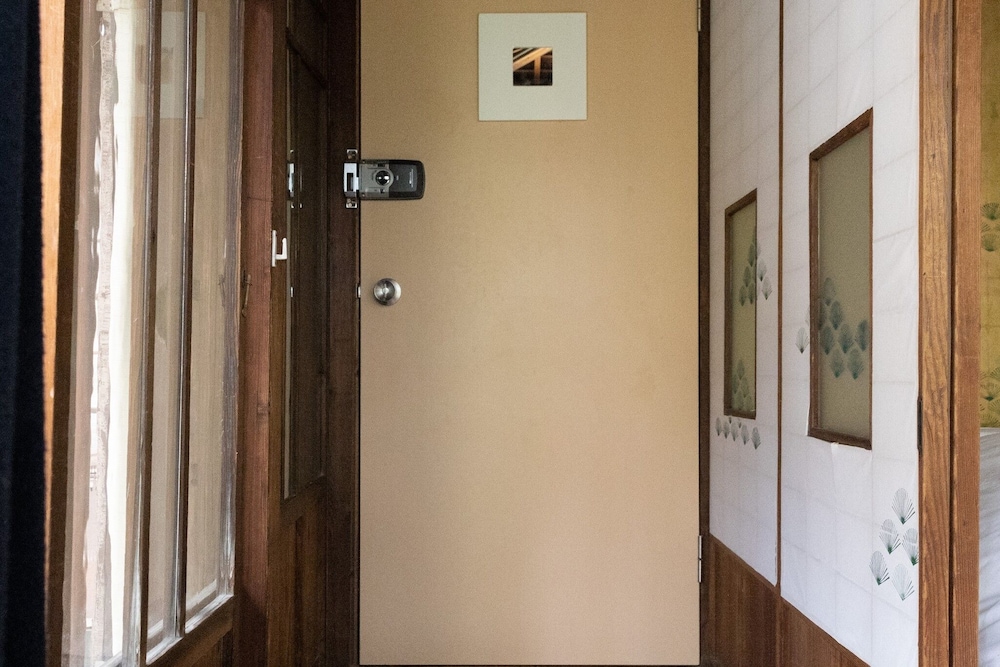 ベーシック ダブルまたはツインルーム 共用バスルーム 客室17 | Villa Sacra