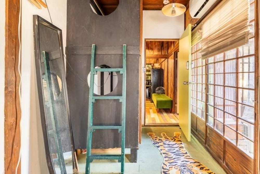 ツインルーム 共用バスルーム (虎の間) 客室18 | Villa Sacra