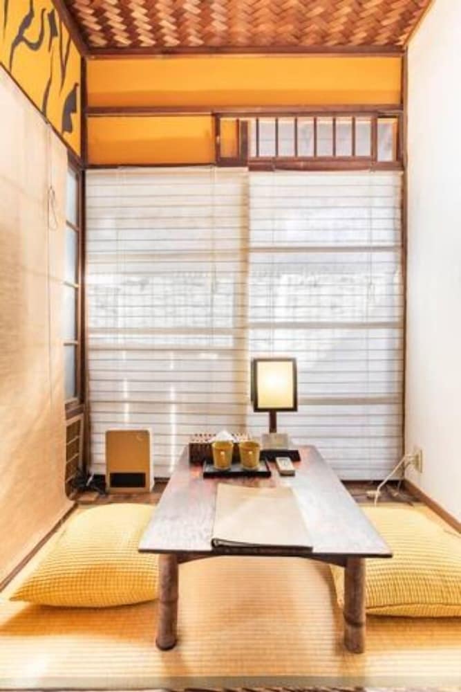 ツインルーム 共用バスルーム (虎の間) 客室20 | Villa Sacra