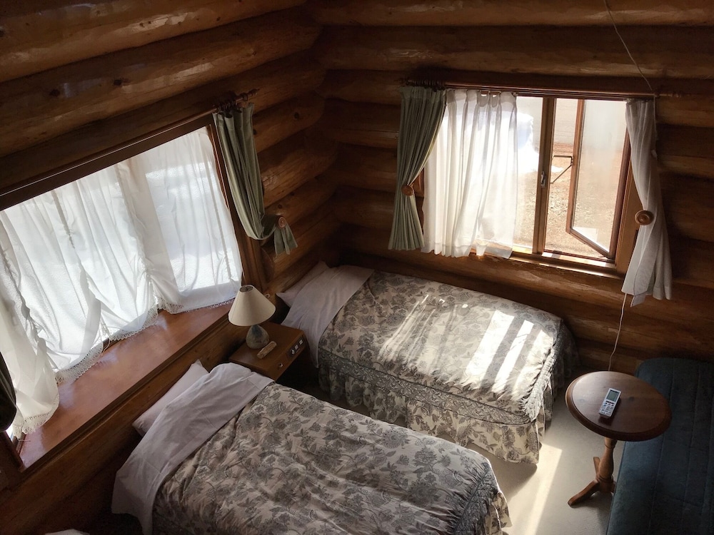 トリプルルーム 客室1 | 森のログホテル　カムループス