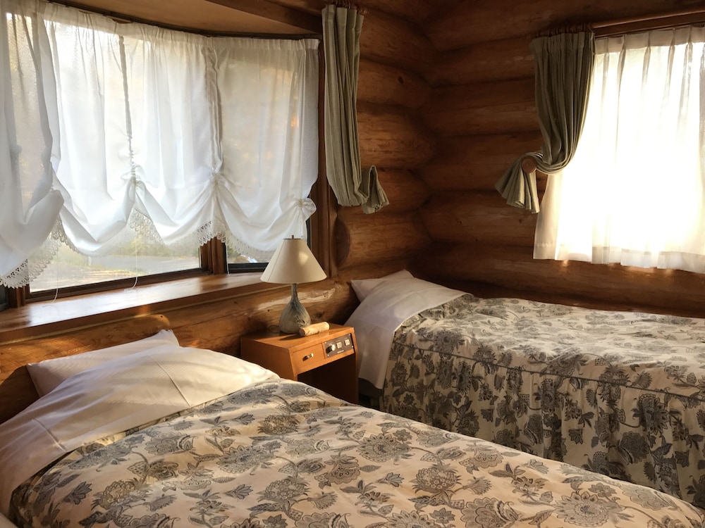 客室1 | 森のログホテル　カムループス