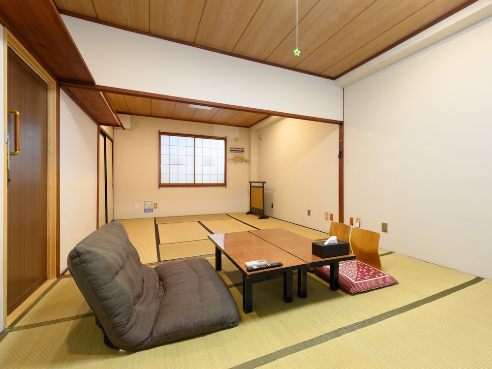 トラディショナル 4 人部屋 禁煙 (Japanese, Shared Washroom) 客室1 | Tabist 湖西 浜名湖の宿