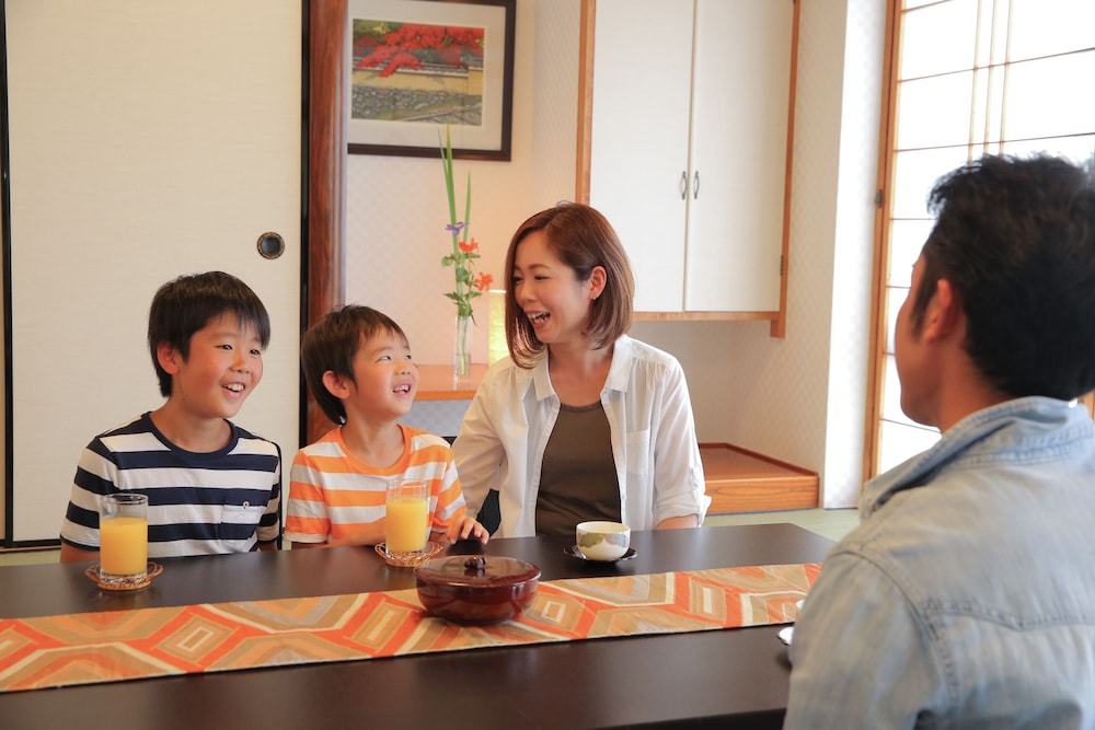 和室 4名共用バスルーム 喫煙可 | ホテル明治屋