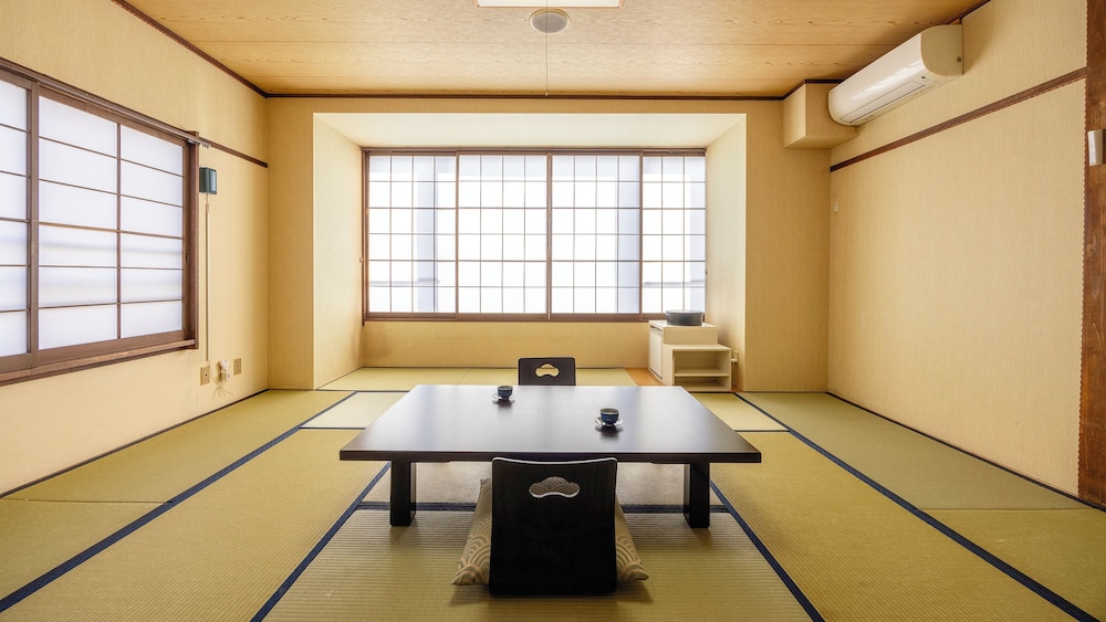 和室 4名共用バスルーム 喫煙可 客室1 | ホテル明治屋