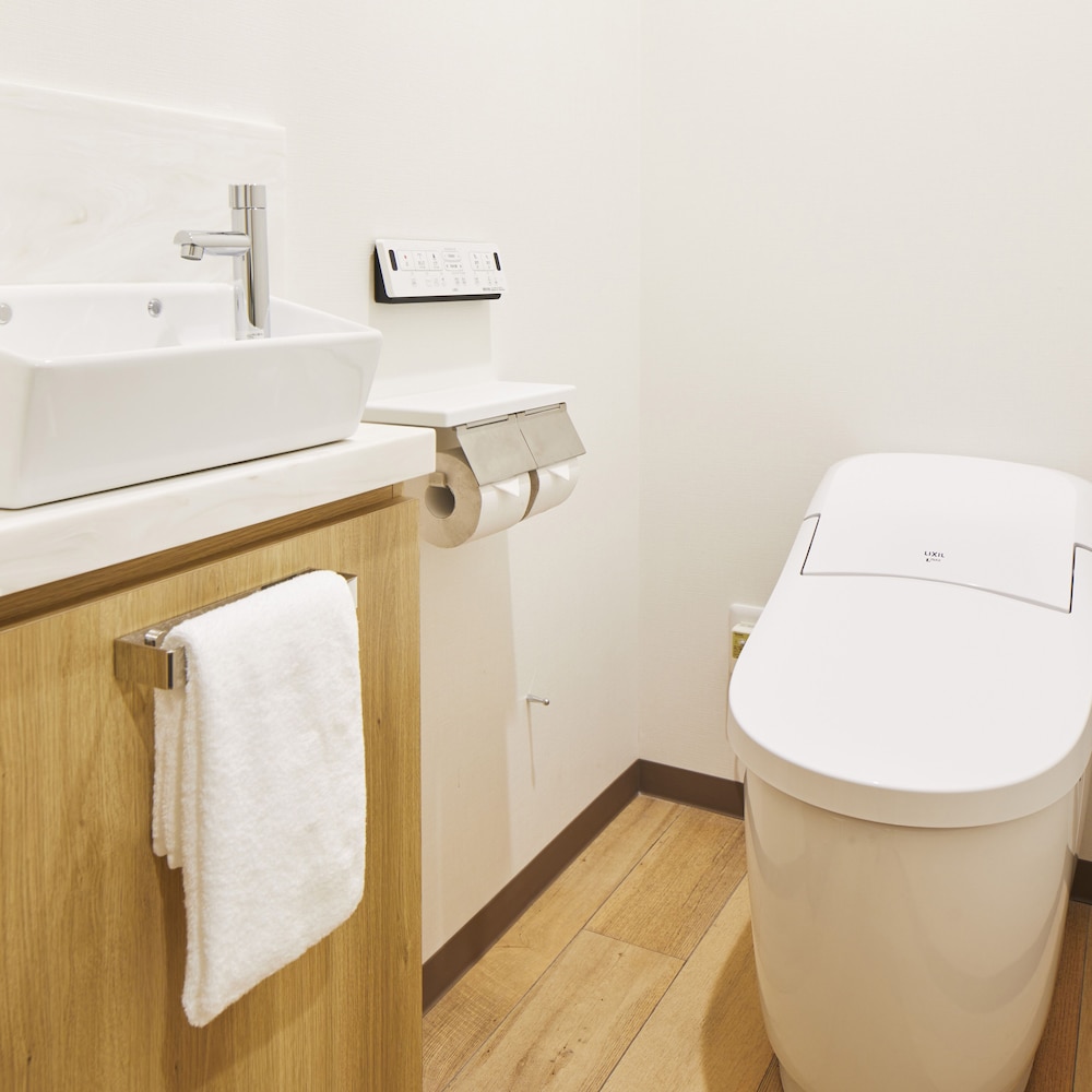 デラックス トリプルルーム 禁煙 バスルーム1 | アートホテル大阪ベイタワー