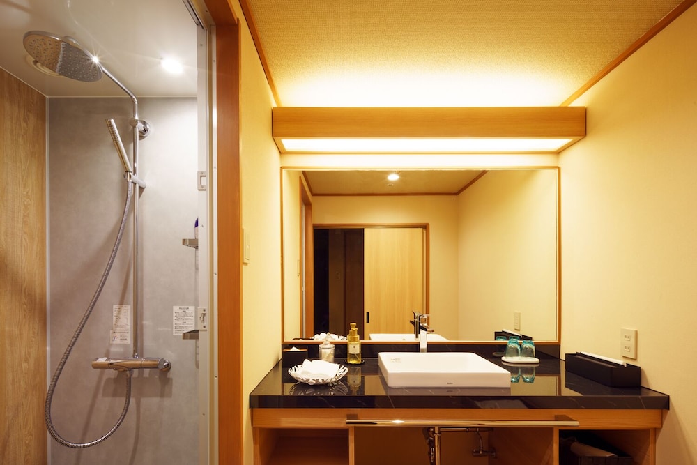 Gタイプ和室 ベッドルーム(禁煙) バスルーム0 | 白玉の湯 泉慶