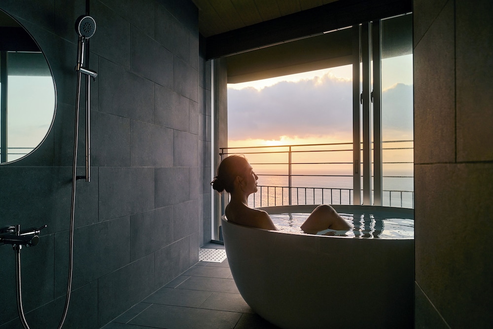 プレミアム ツインルーム ベッド (複数台) 禁煙 オーシャンビュー バスルーム1 | サマナ ホテル 屋久島