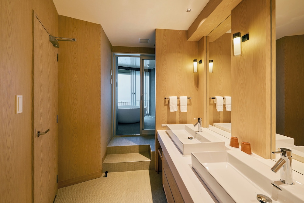 プレミアム ツインルーム ベッド (複数台) 禁煙 オーシャンビュー 客室1 | サマナ ホテル 屋久島