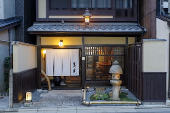 ぎおん美先 古門前