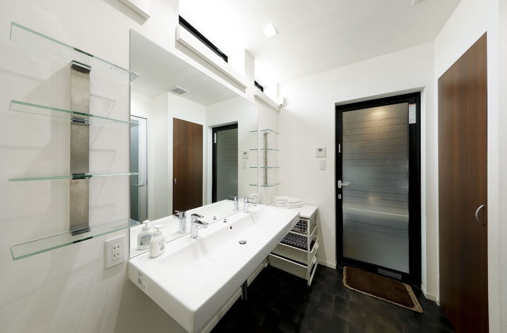 一棟貸し バスルームのシンク0 | 暖炉之宿コンセプトハウス星田