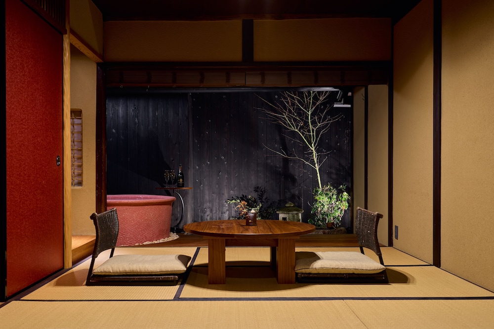 [三弦] 2階建て京町家スイート 露天風呂付 禁煙 部屋からの景観0 | Kyoto Machiya 福音