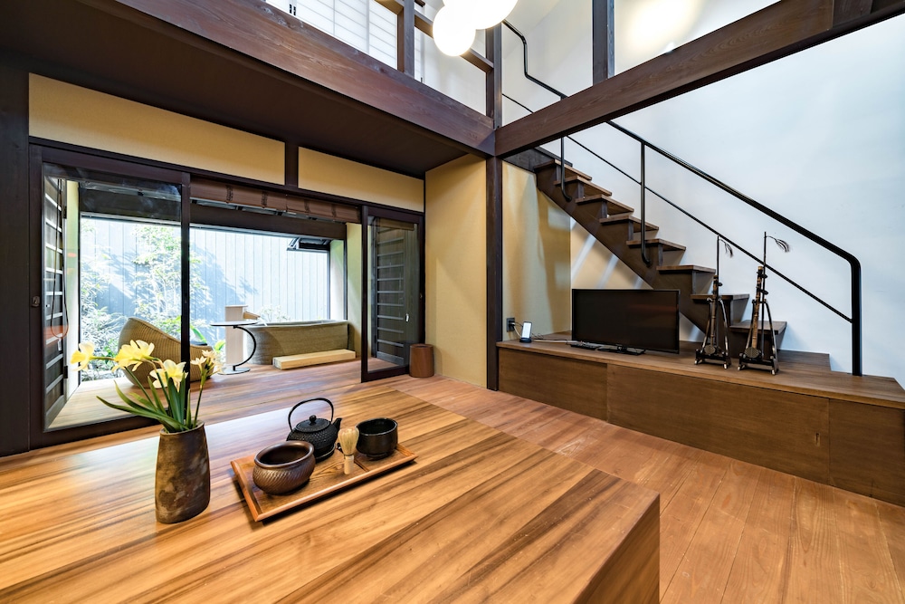 [胡弓] 2階建て京町家スイート 露天風呂付 禁煙 | Kyoto Machiya 福音