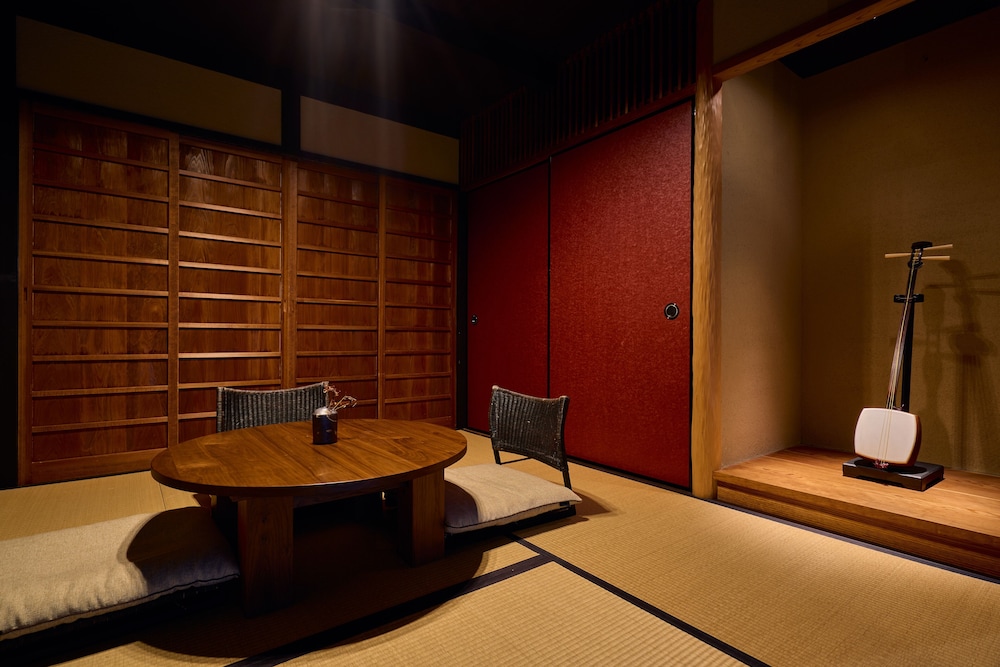 [三弦] 2階建て京町家スイート 露天風呂付 禁煙 客室8 | Kyoto Machiya 福音