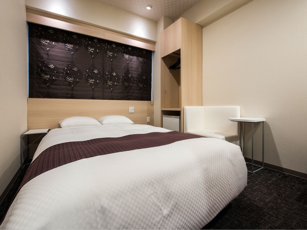 ダブルルーム ダブルベッド 1 台 喫煙可 客室2 | 長崎 バス ターミナル ホテル