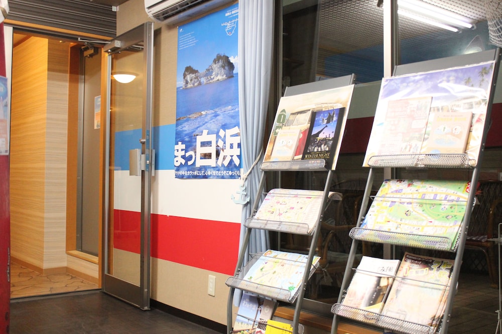 内部エントランス1 | シーサイドペンションプチ白浜
