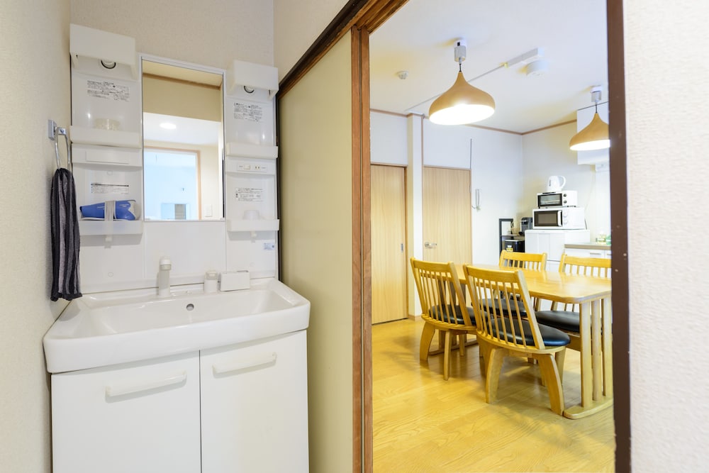 Shiki Homes | HIKARI 光 客室内のダイニングエリア0 | Shiki Homes 光