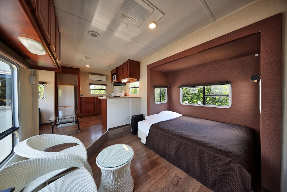 デラックス ツインルーム | ウッドペッカー今帰仁