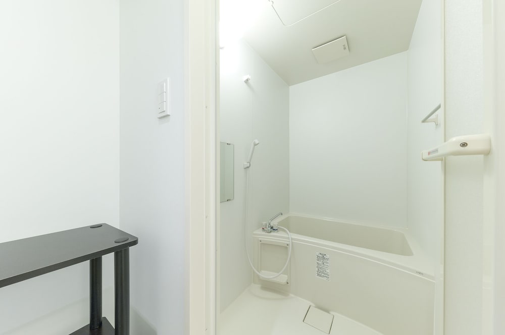 スタンダード ダブルルーム 共用バスルーム2 | & AND HOSTEL AKIHABARA