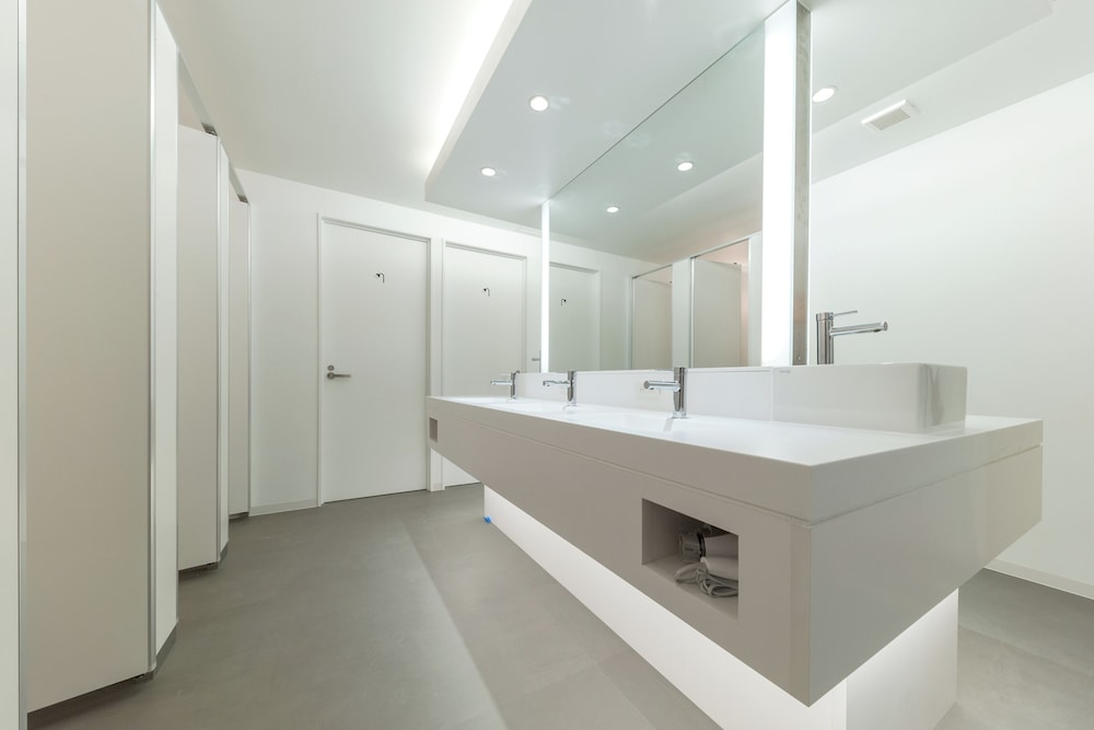 スタンダード ダブルルーム バスルーム0 | & AND HOSTEL AKIHABARA