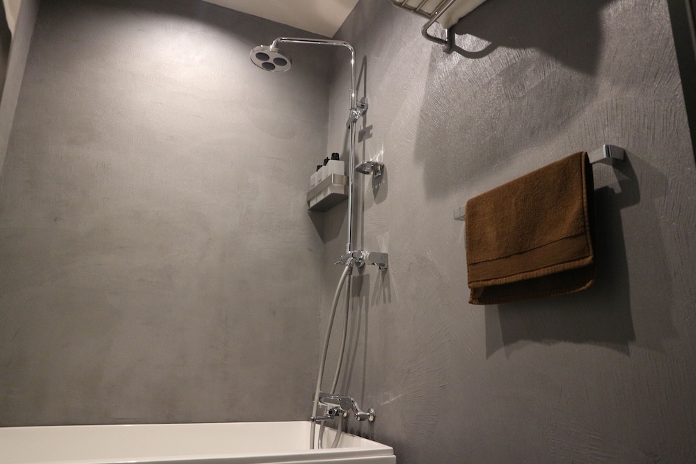 コンフォート 4 人部屋 バスルーム0 | ホテル マテリアル