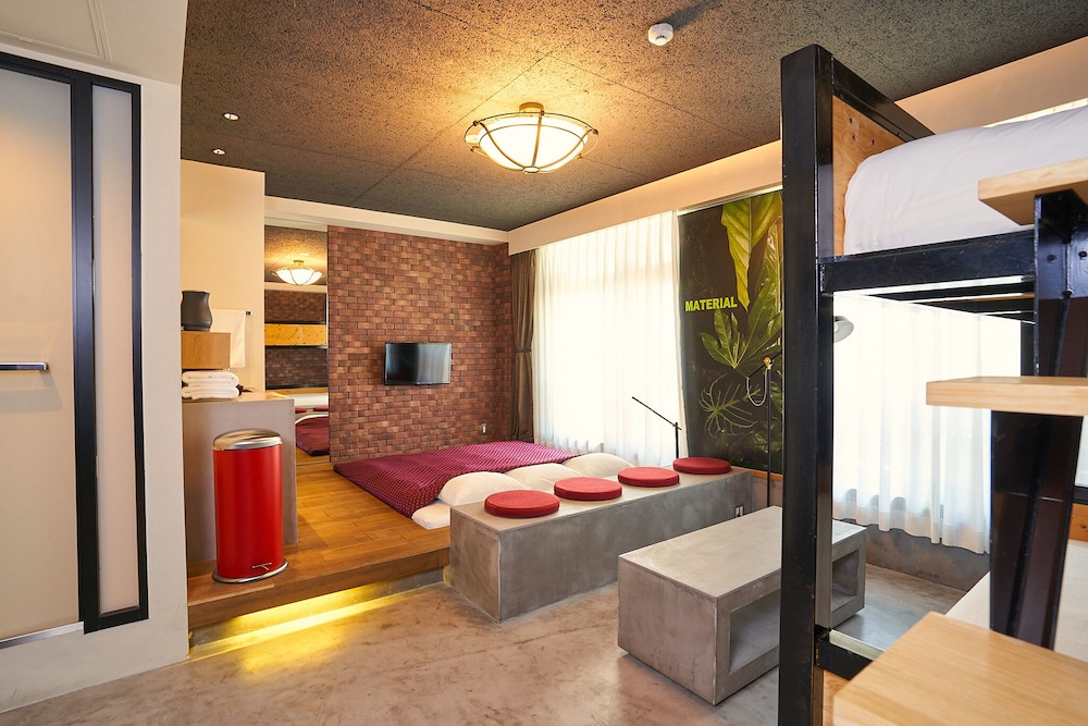 コンフォート 4 人部屋 客室1 | ホテル マテリアル