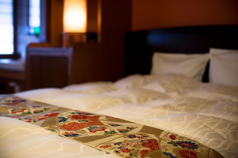 3階セミダブルベッド1台小さいお部屋(食事なし) (トイレ付·共用バス) 禁煙 客室1 | 城崎温泉 花小路 彩月