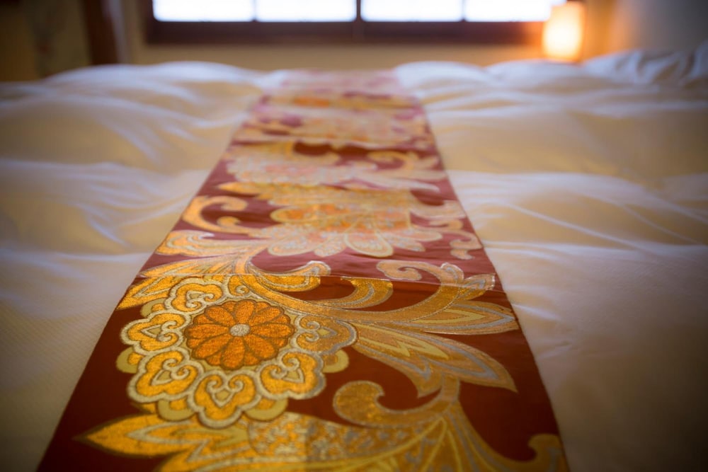 3階セミダブルベッド1台小さいお部屋(食事なし) (トイレ付·共用バス) 禁煙 客室2 | 城崎温泉 花小路 彩月