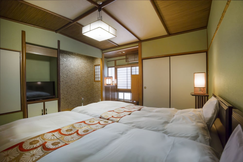 Cタイプ エコノミーツインルーム (トイレ付·共用バス) 禁煙 客室2 | 城崎温泉 花小路 彩月