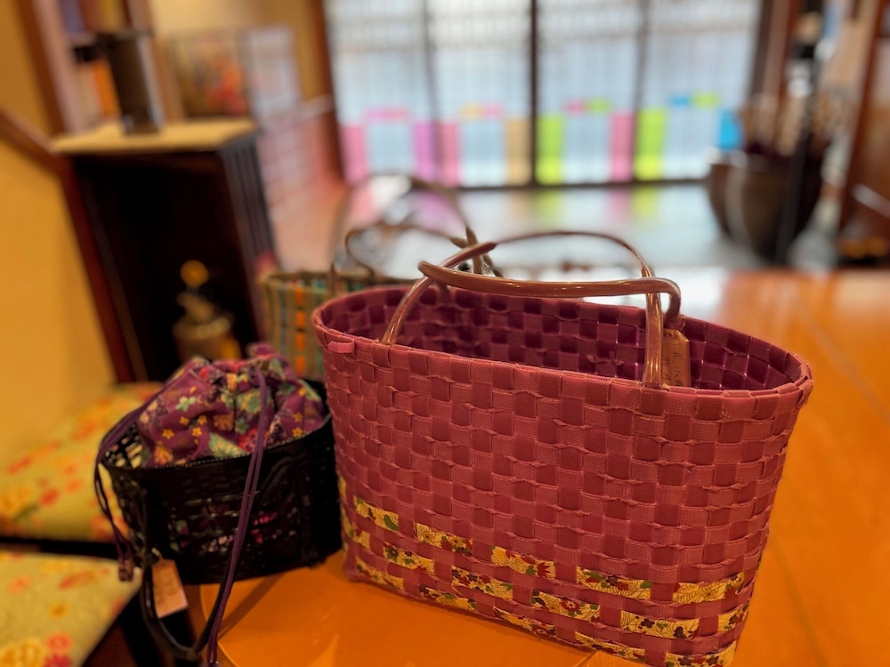 3階セミダブルベッド1台小さいお部屋(食事なし) (トイレ付·共用バス) 禁煙 客室7 | 城崎温泉 花小路 彩月