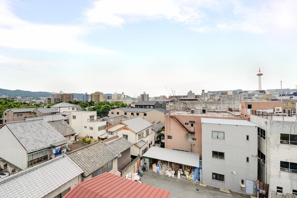 和室 二人部屋 共用バスルーム シティ ビュー0 | 観光旅館ホテル近江屋